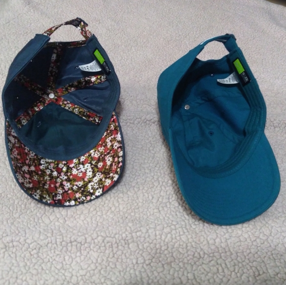 Lot of 2 Nike Women's Hats - Picture 2 of 7